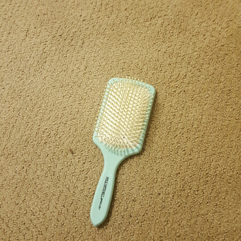 brush only used on maniquine must bundle
